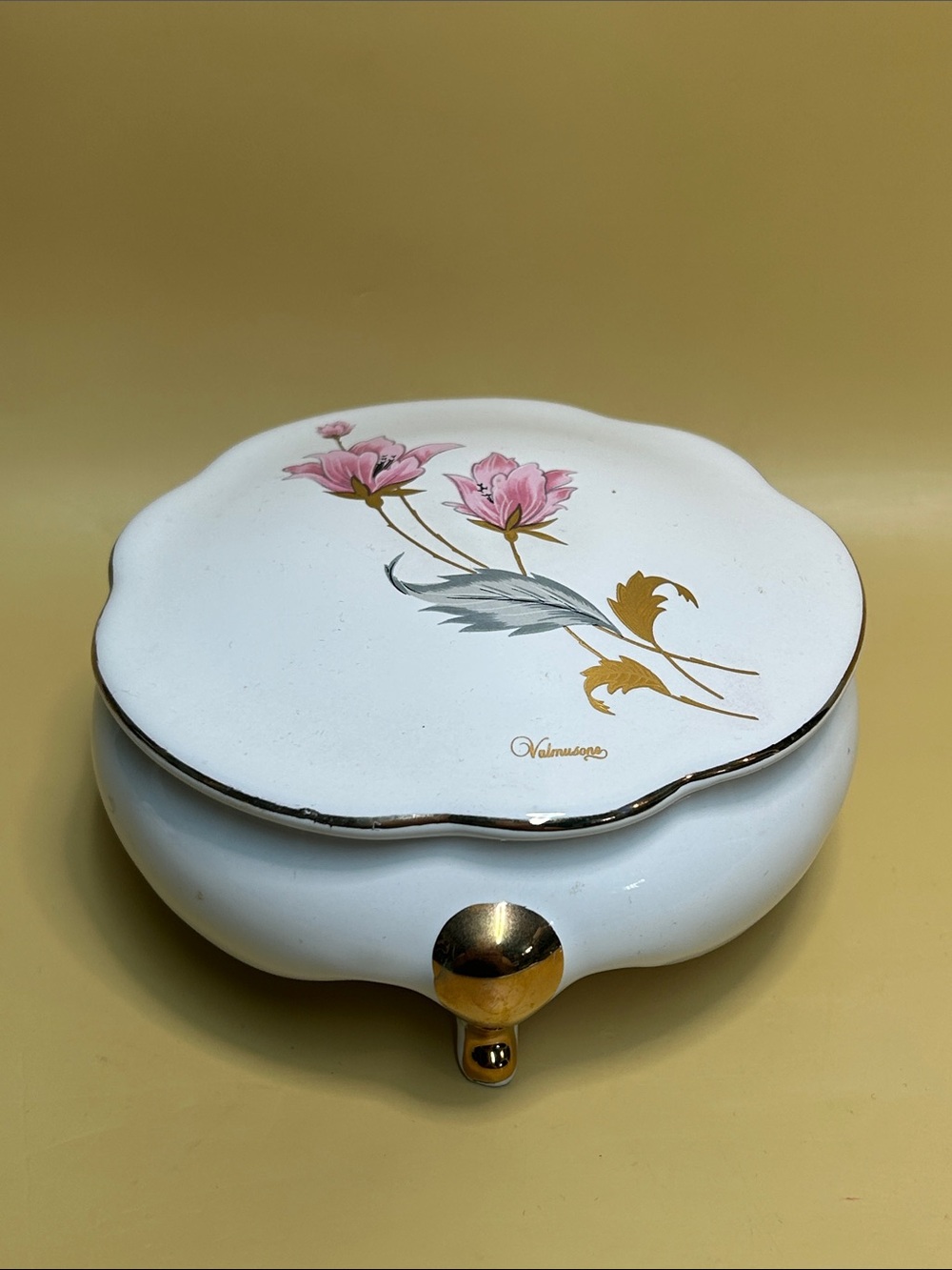 Valmuson candy box or vintage jewelry box in porcelain and Italian ceramic